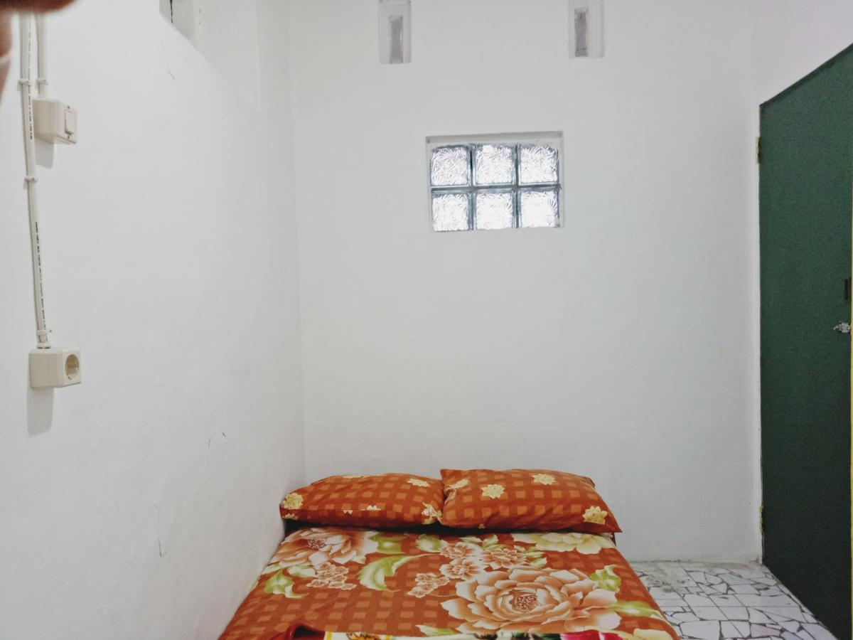 Griya Backpacker Pak Yon Malang Exterior foto