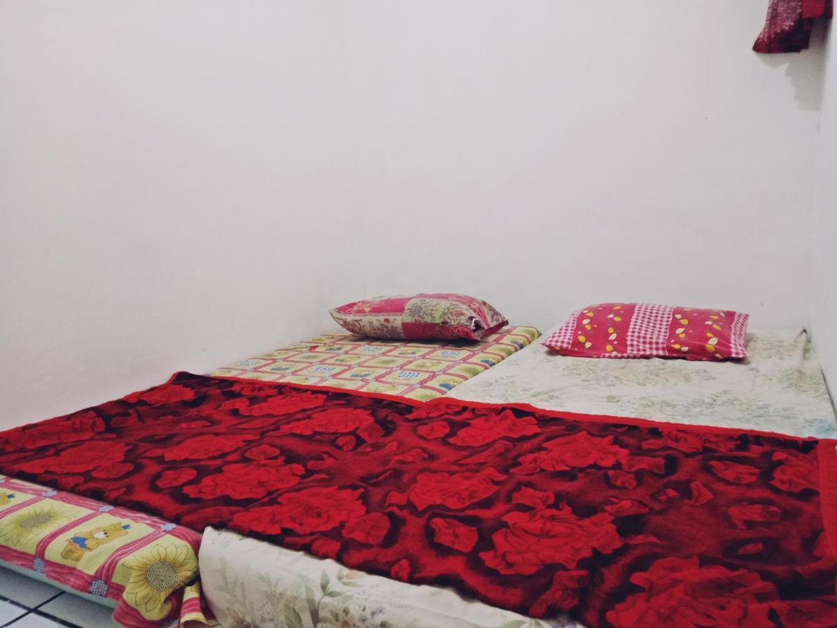 Griya Backpacker Pak Yon Malang Exterior foto